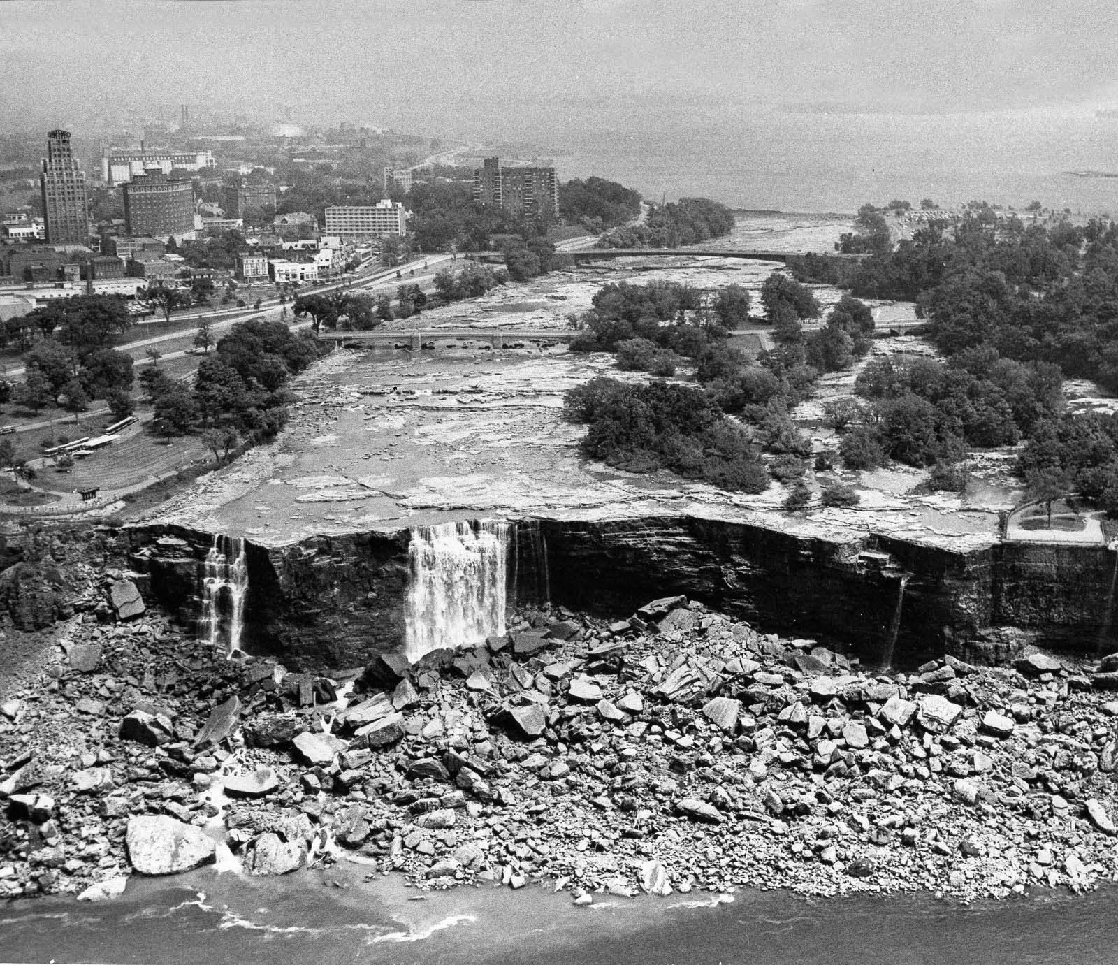 These Photos Show Niagara Falls Without Water, 1969