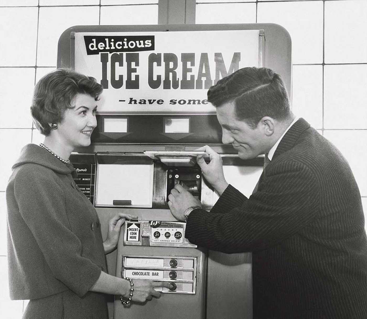 Vintage pictures of bizarre vending machines you never knew existed, 1920-1960